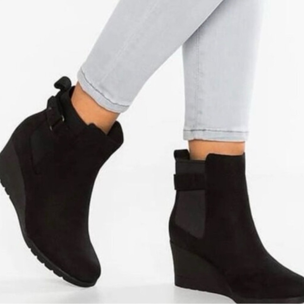 UGG Indra wedge boots